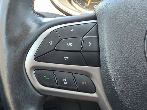 Used 2019 Jeep Cherokee Limited AWD/4WD image 24
