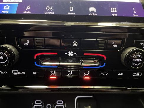 New 2025 Jeep Grand Cherokee Limited w/ Black Appearance Package image 8