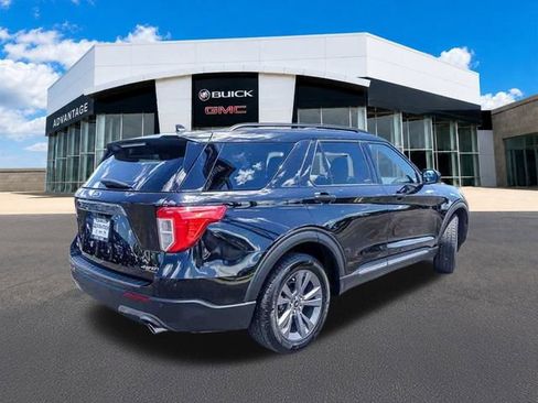 Used 2022 Ford Explorer XLT w/ Equipment Group 202A AWD/4WD image 8