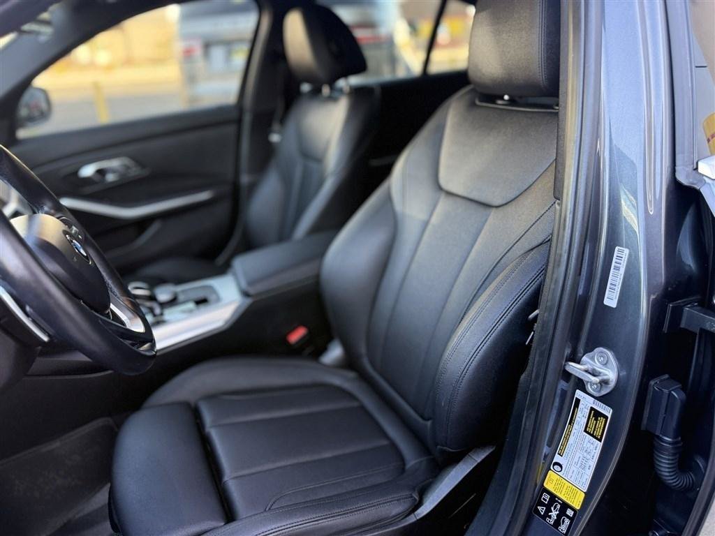 Used 2021 BMW 330i xDrive Sedan AWD/4WD image 19
