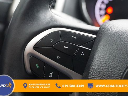 Used 2019 Jeep Grand Cherokee Altitude image 21