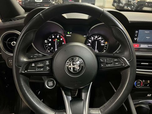Used 2023 Alfa Romeo Stelvio Ti image 17