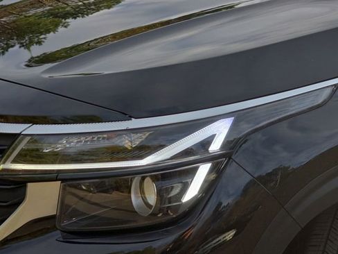 Used 2024 Kia Seltos EX image 41