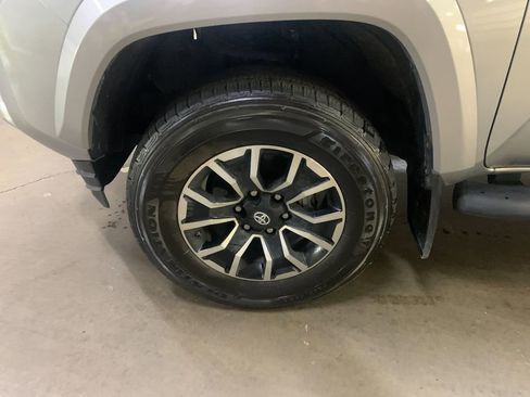 Used 2020 Toyota Tacoma TRD Sport AWD/4WD image 32