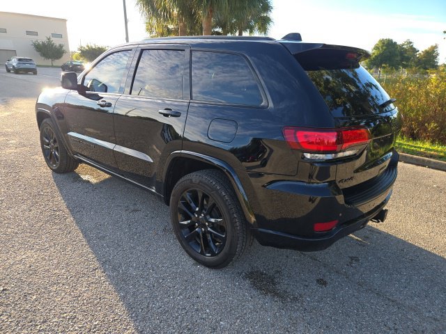 Used 2020 Jeep Grand Cherokee Altitude AWD/4WD image 3