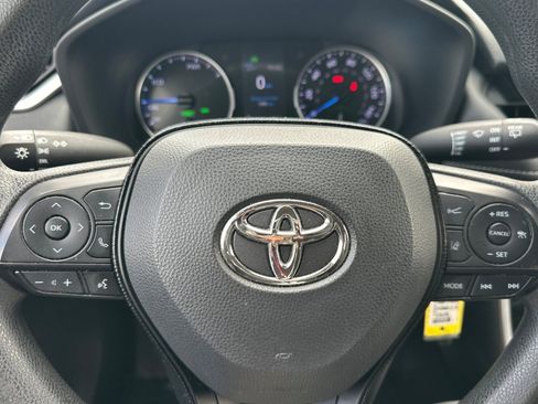Used 2021 Toyota RAV4 LE w/ Carpet Mat Package (TMS) AWD/4WD image 19