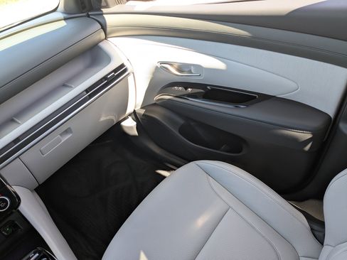 Certified 2025 Hyundai Tucson Limited image 17