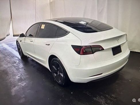 Used 2023 Tesla Model 3 Standard Range image 3