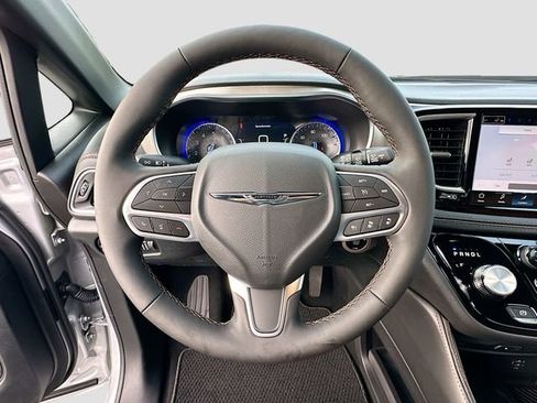 New 2026 Chrysler Pacifica Pinnacle image 7