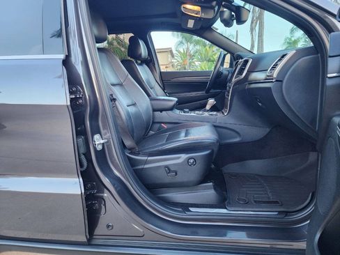Used 2016 Jeep Grand Cherokee Limited w/ Luxury Group II AWD/4WD image 17
