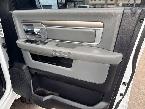 Used 2016 RAM 2500 SLT image 33