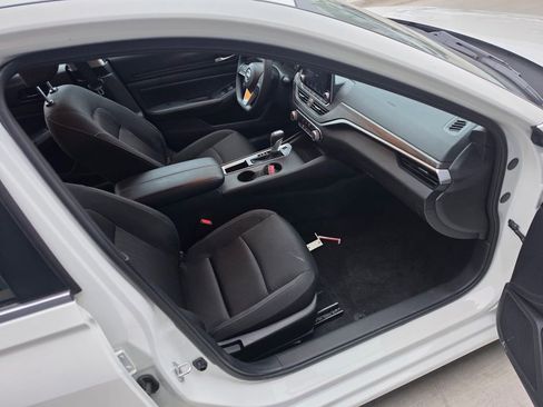 Used 2025 Nissan Altima 2.5 SV FWD image 16