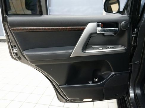 Used 2013 Toyota Land Cruiser image 53