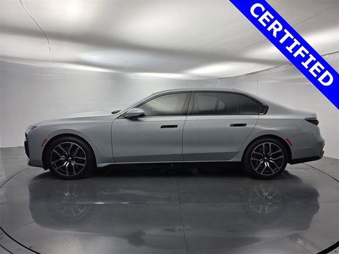 Used 2023 BMW 760i xDrive w/ Luxury Rear Seating Package image 7