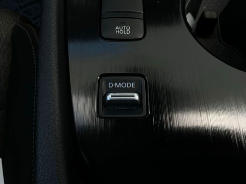 Used 2025 Nissan Rogue SV image 23