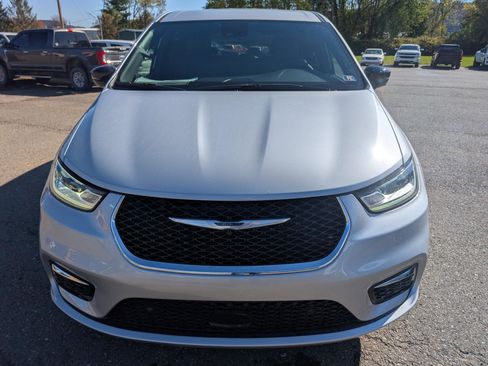 New 2026 Chrysler Pacifica Select image 2