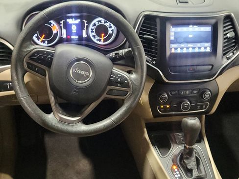 Used 2020 Jeep Cherokee Latitude FWD image 22