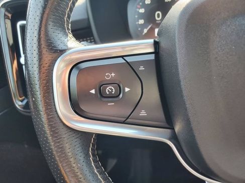 Used 2021 Volvo XC40 T5 R-Design AWD/4WD image 19