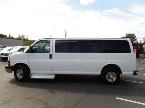 Used 2016 Chevrolet Express 3500 LT w/ LT Preferred Equipment Group image 8