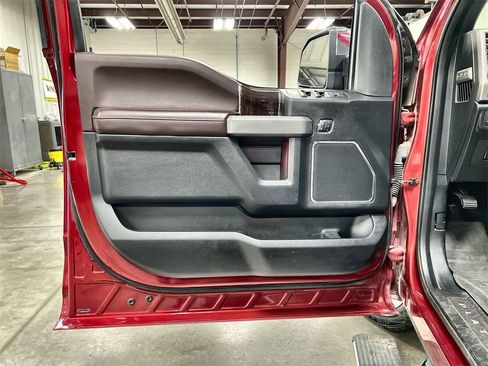 Used 2017 Ford F150 Platinum w/ Equipment Group 701A Luxury image 15