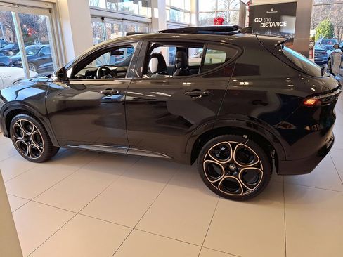 New 2025 Alfa Romeo Tonale image 5