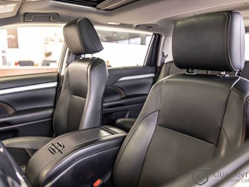 Used 2019 Toyota Highlander XLE AWD/4WD image 20