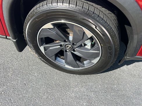 Used 2024 Nissan Rogue SV w/ SV Premium Package image 41