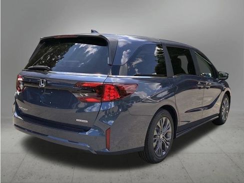 New 2026 Honda Odyssey Touring image 4