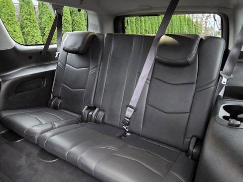 Used 2017 Cadillac Escalade ESV Luxury image 12