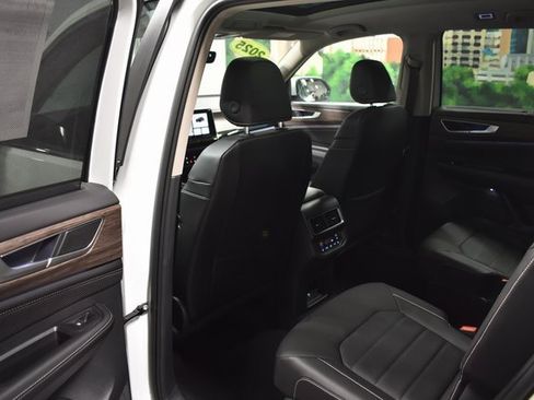 New 2025 Volkswagen Atlas SEL image 13