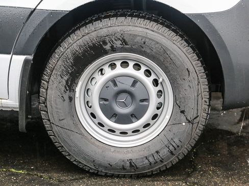 New 2024 Mercedes-Benz eSprinter 170 Cargo image 10