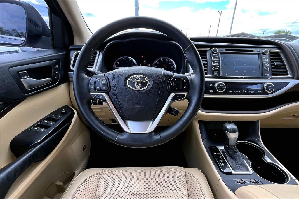 Used 2015 Toyota Highlander Limited Platinum AWD/4WD image 7