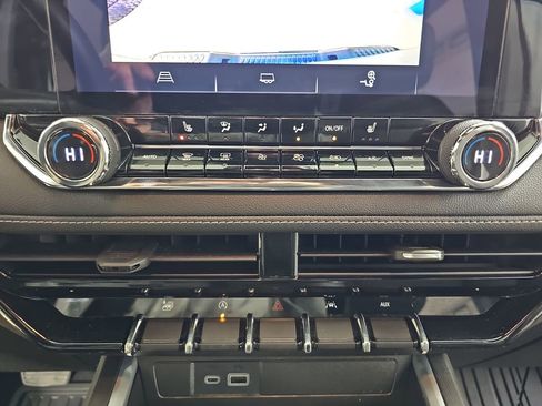 Used 2023 Chevrolet Colorado LT w/ LT Convenience Package II image 28