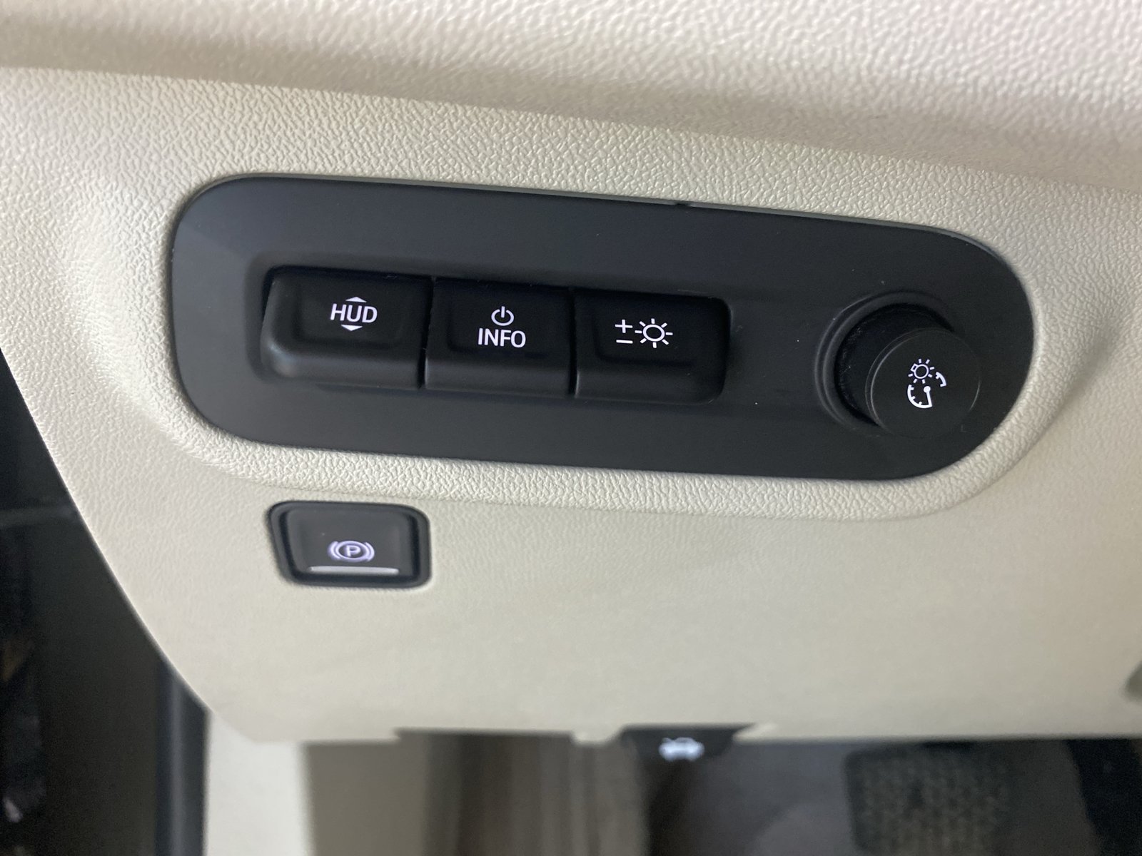 Used 2024 GMC Terrain Denali w/ Denali Premium Package AWD/4WD image 29
