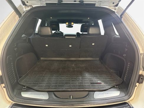 Used 2018 Jeep Grand Cherokee Limited image 25