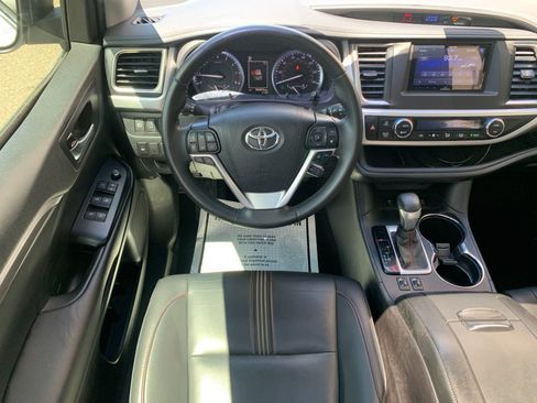 Used 2019 Toyota Highlander SE AWD/4WD image 32