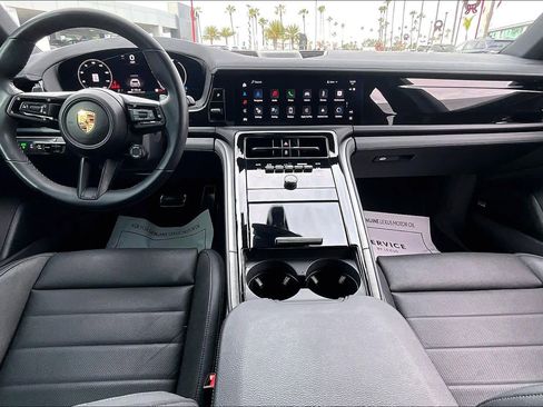 Used 2024 Porsche Panamera image 13