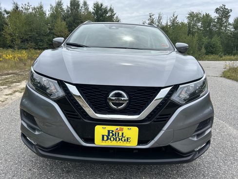 Used 2022 Nissan Rogue Sport SV AWD/4WD image 2