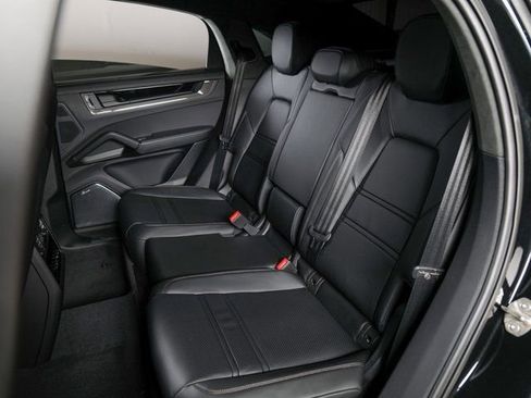 New 2026 Porsche Cayenne GTS image 13