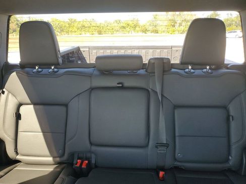 Used 2023 GMC Sierra 1500 SLT w/ X31 Off-Road Package image 13