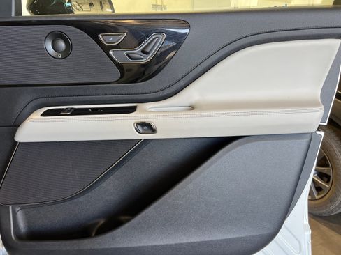 Used 2025 Lincoln Aviator AWD w/ Jet Appearance Package image 29