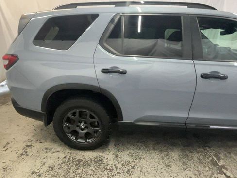 Used 2024 Honda Pilot TrailSport image 5
