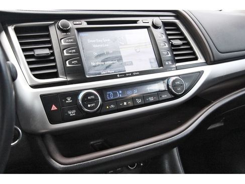 Used 2017 Toyota Highlander XLE FWD image 29