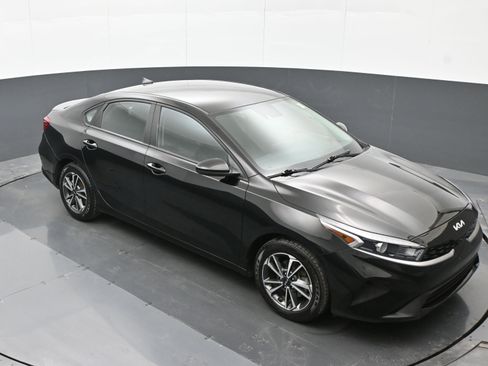 Used 2023 Kia Forte LXS image 29