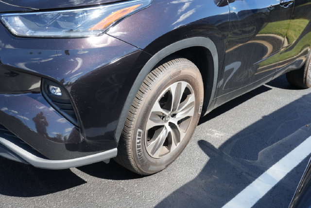 Used 2021 Toyota Highlander XLE FWD image 8