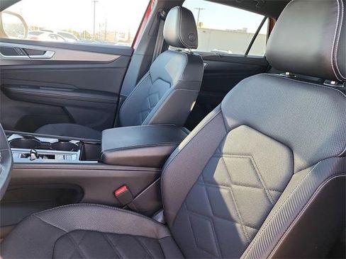 Certified 2024 Volkswagen Atlas Cross Sport SE w/ Panoramic Sunroof Package image 13