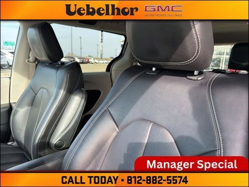 Used 2024 Chrysler Pacifica Touring-L image 26