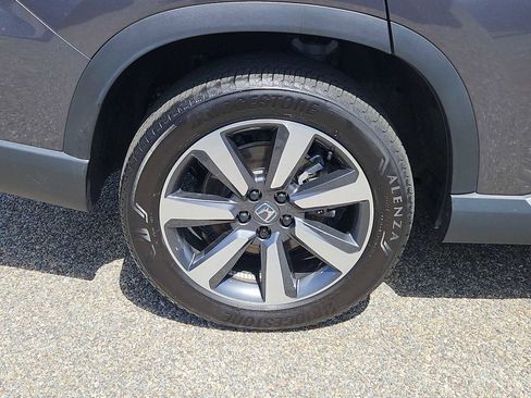 Certified 2025 Honda Pilot Touring image 9