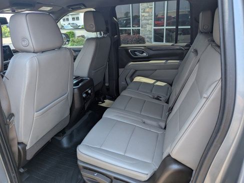 Used 2021 GMC Yukon XL SLT AWD/4WD image 25