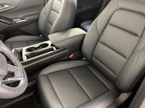 Used 2025 Chevrolet Equinox LT w/ Convenience Package II image 23